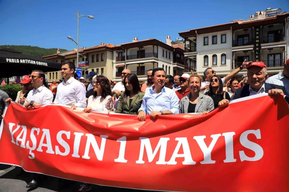 1 Mayıs İşçi Bayramı’nda Emekçilerin Hakları Vurgulandı