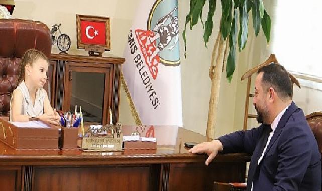 23 Nisan’da Başkanlık Koltuğuna Esila Oturdu
