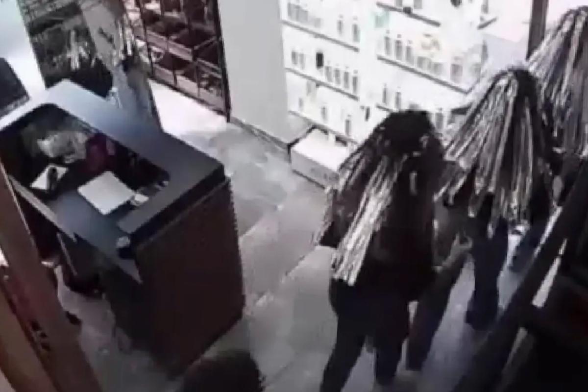 6.2’lik depreme saçlarını boyatırken yakalandılar