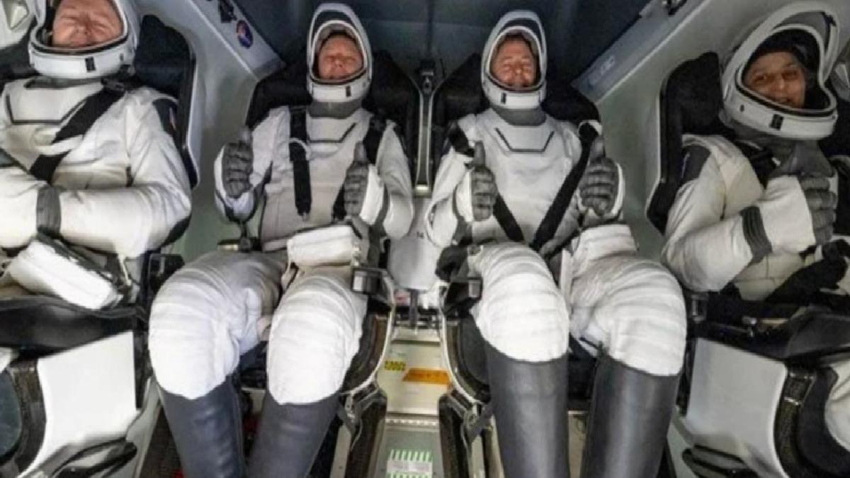 9 ay uzayda mahsur kalan astronotlar ilk kez konuştu