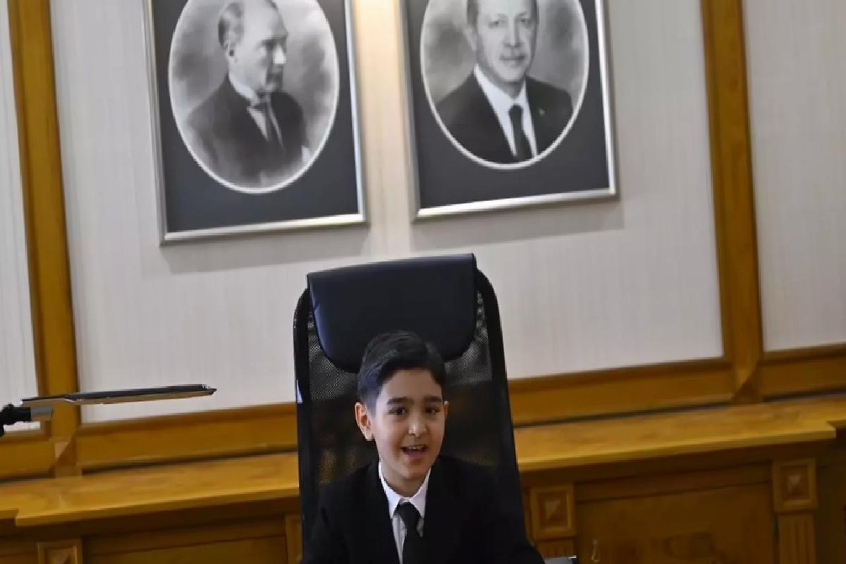 9 Yaşındaki Burak Alp, Büyükelçi Olmanın Keyfini Yaşadı