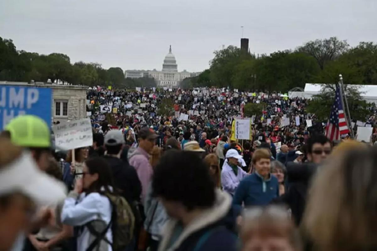 ABD’de binlerce kişi Trump ve Musk’ı protesto etti