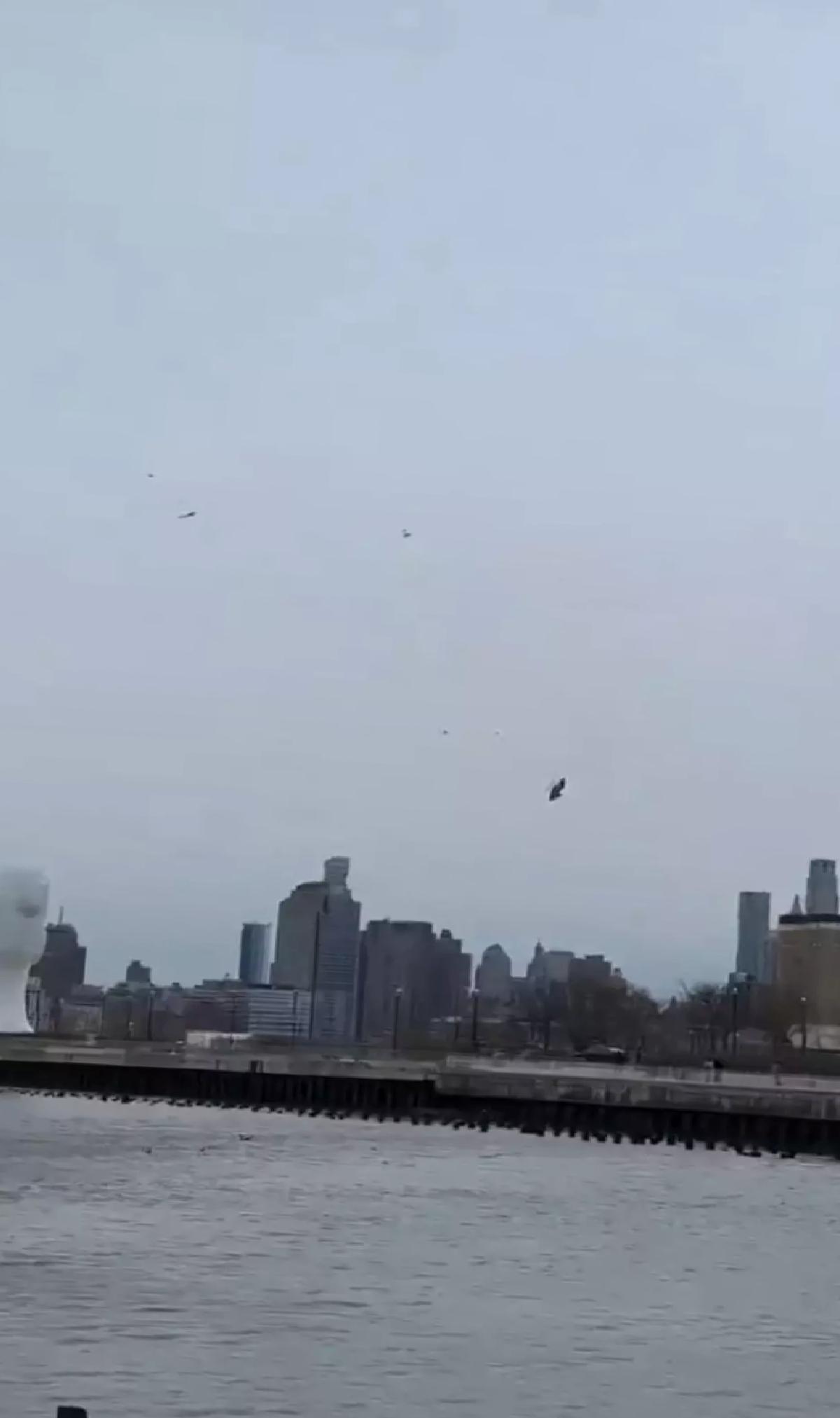 ABD’de helikopter Hudson Nehri’ne düştü: 6 ölü