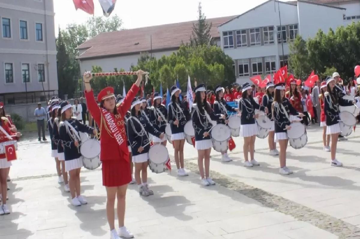 Adana, Mersin ve Osmaniye’nin ilçelerinde 23 Nisan Ulusal Egemenlik ve Çocuk Bayramı kutlandı