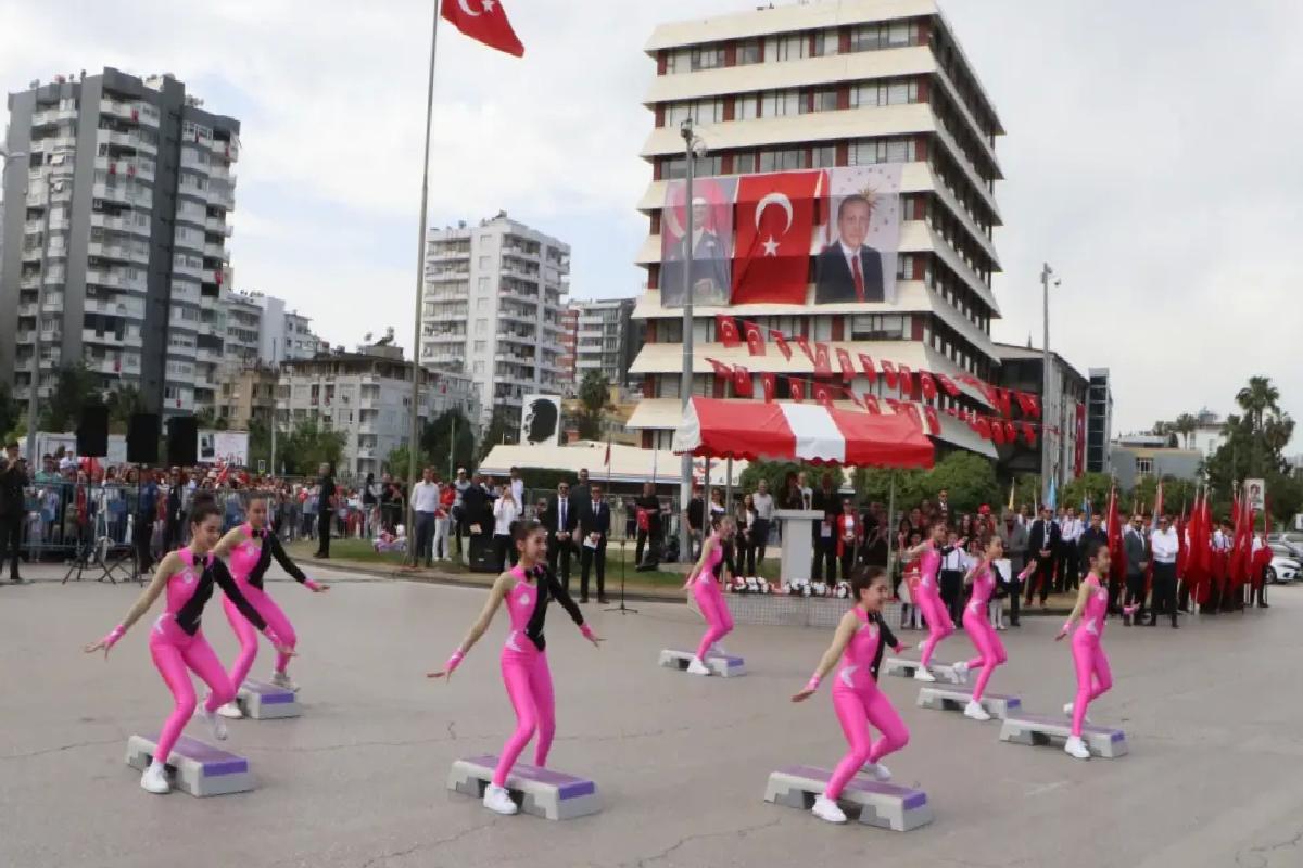Adana’da 23 Nisan Coşkuyla Kutlandı