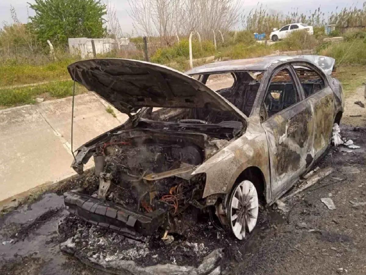 Adana’da İki Otomobil Yandı