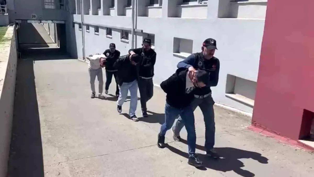 Adana’da Narkotik Operasyonu: 1 Kilo Metamfetamin ve Tüfek Ele Geçirildi