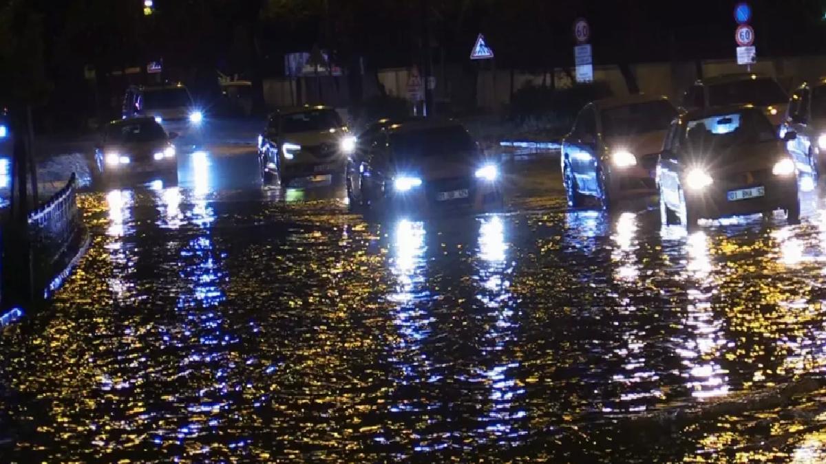 Adana’da Sağanak Yağış Hayatı Olumsuz Etkiledi