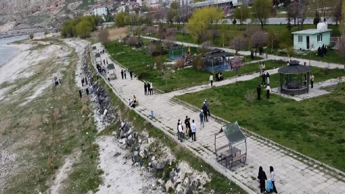 Adilcevaz’da Van Gölü Temizliği