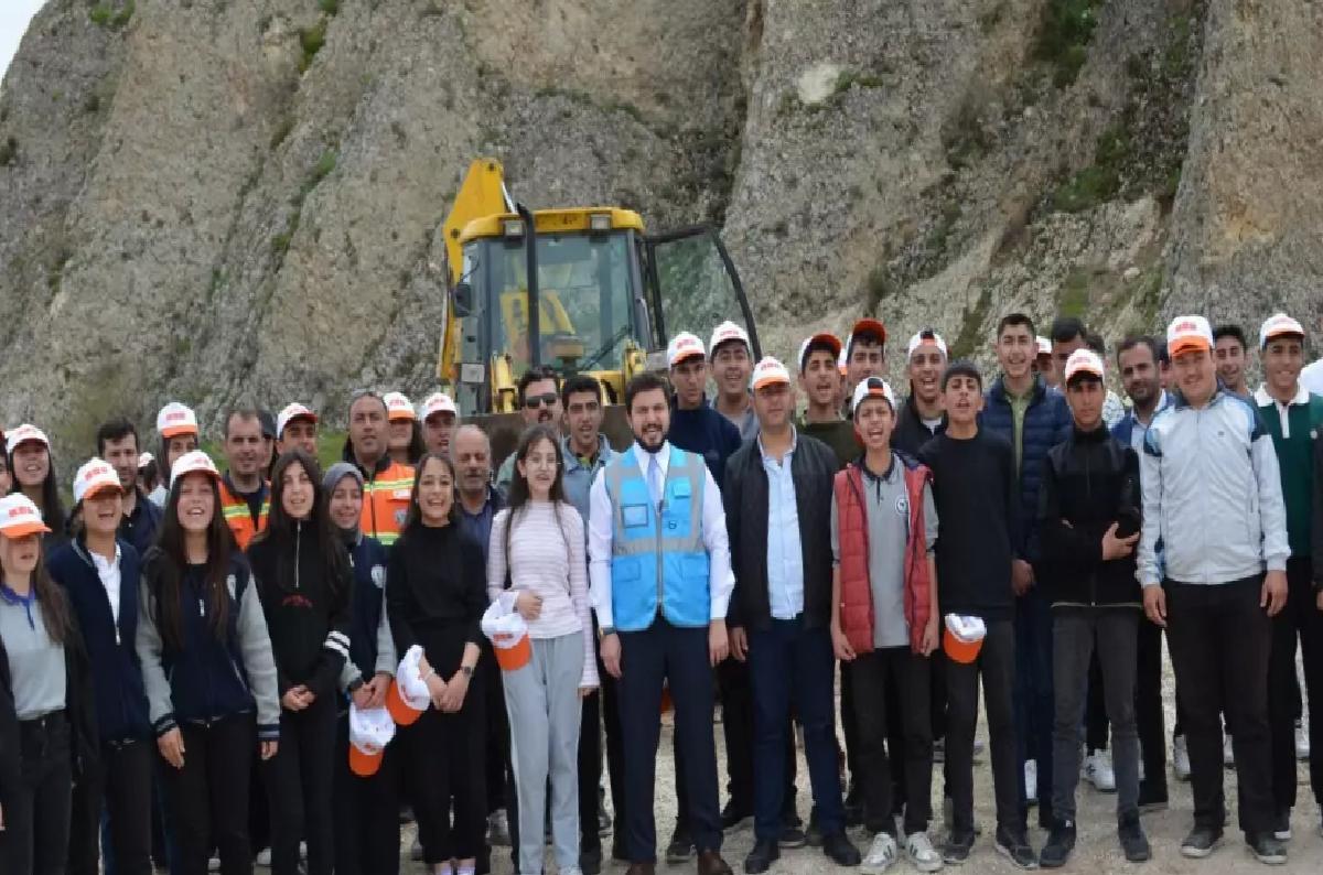 Adilcevaz’da Van Gölü’nde Çevre Temizliği