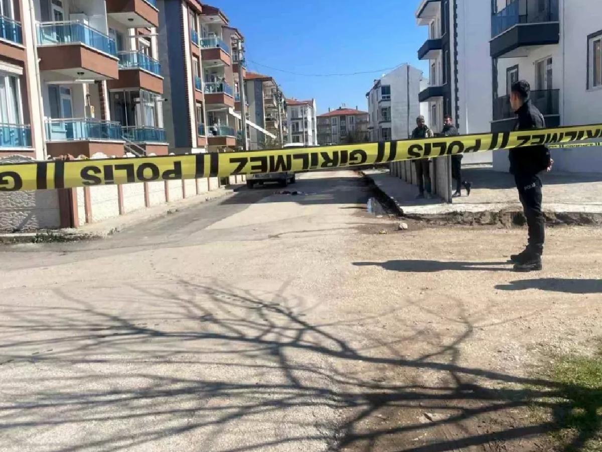 Afyonkarahisar’da Boşanma Kavgası: Kadın Öldürüldü, Erkek İntihar Girişiminde Bulundu