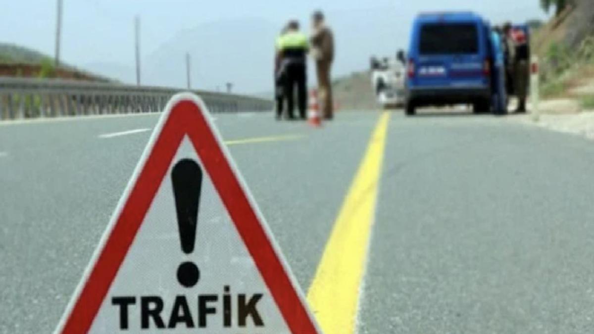 Afyonkarahisar’da ticari araç ile otomobil çarpıştı: 5 yaralı