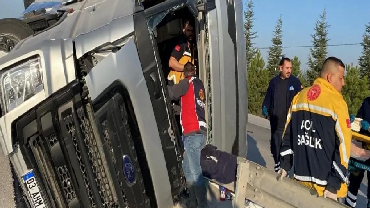 Afyonkarahisar’da Tır Devrildi: İki Yaralı