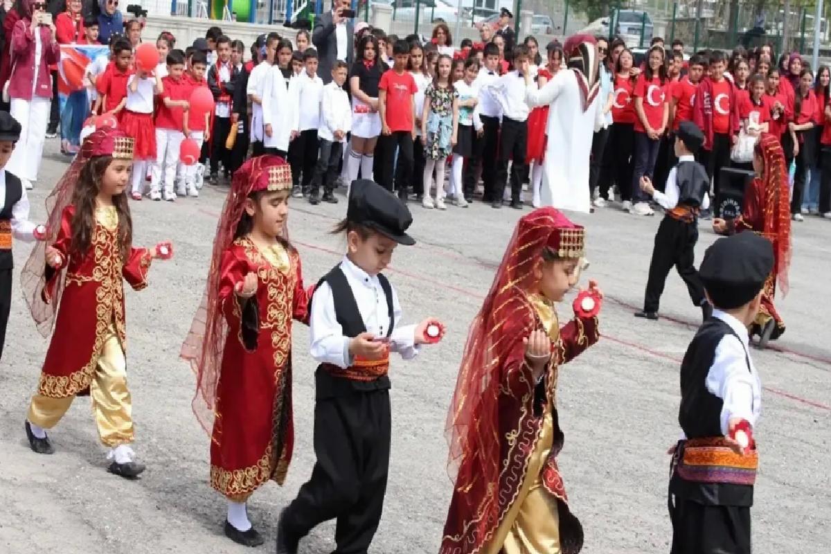 Ağın’da 23 Nisan Töreni Düzenlendi