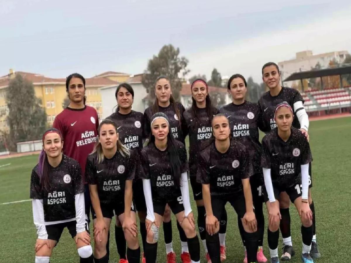 Ağrı Kadın Futbol Takımı Play-Off’a Çıkıyor
