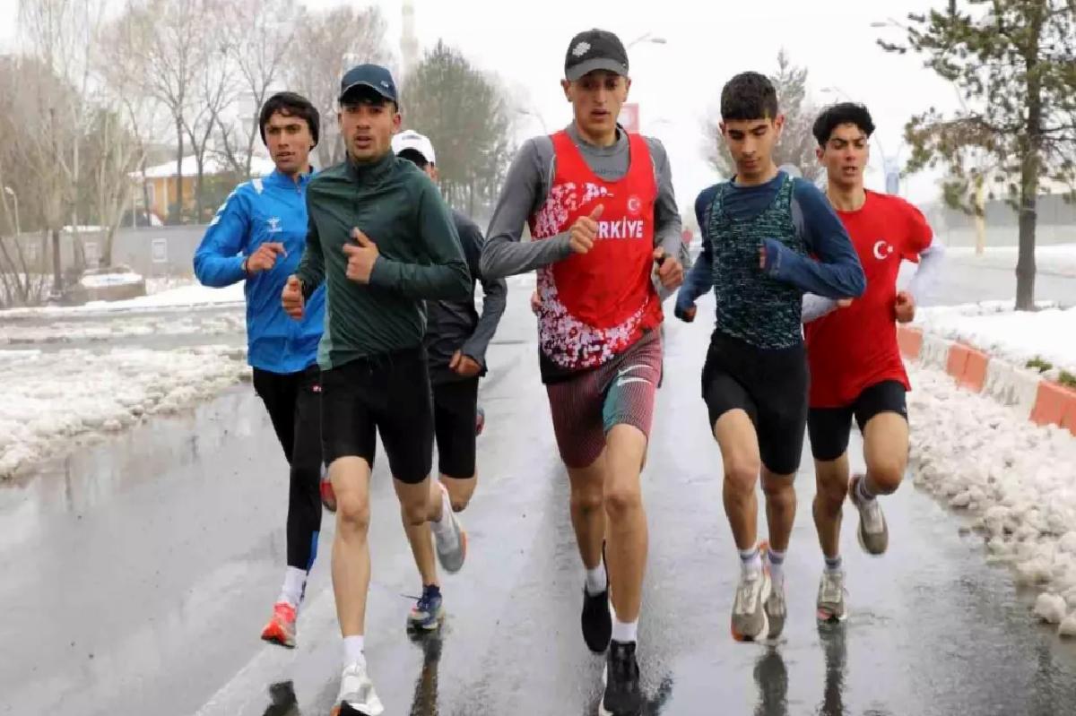 Ağrı’da Kurtuluş Koşusu Düzenlendi