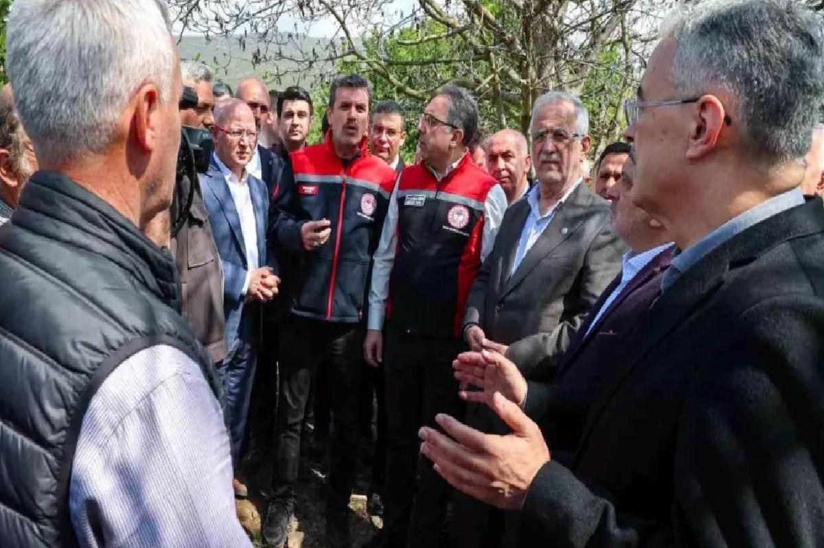 Ak Parti İl Başkanı Davut Gürkan, don mağduru çiftçinin yanında