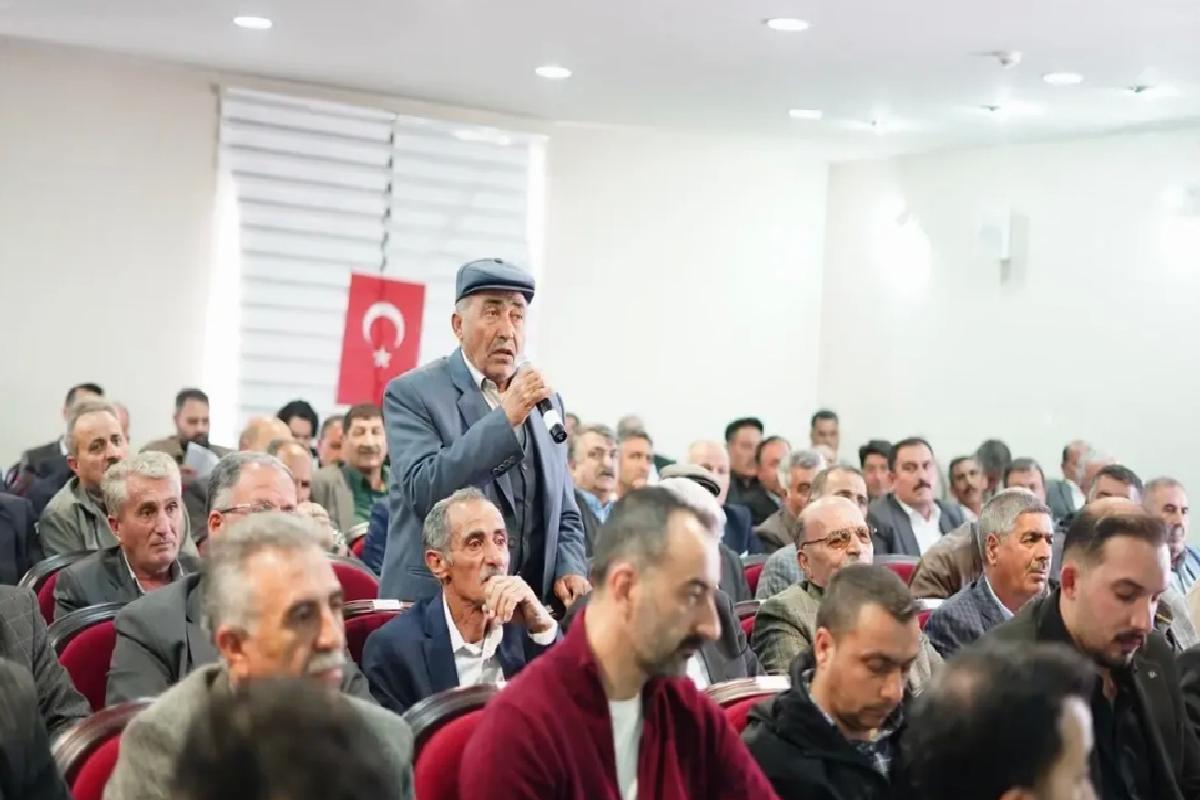 AK Parti’den Muhtarlarla Toplantı