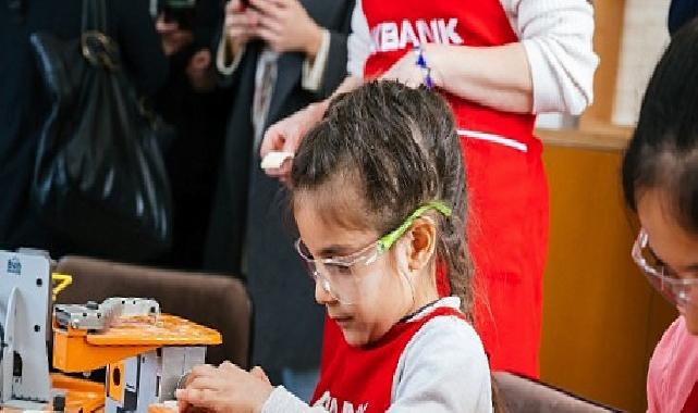 Akbank, Dönüşümde Gelecek Var ile On Binlerce Çocuğun Eğitim Deneyimini İyileştiriyor