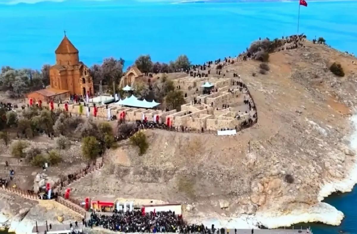 Akdamar Adası’nı 2 günde 30 bin kişi ziyaret etti