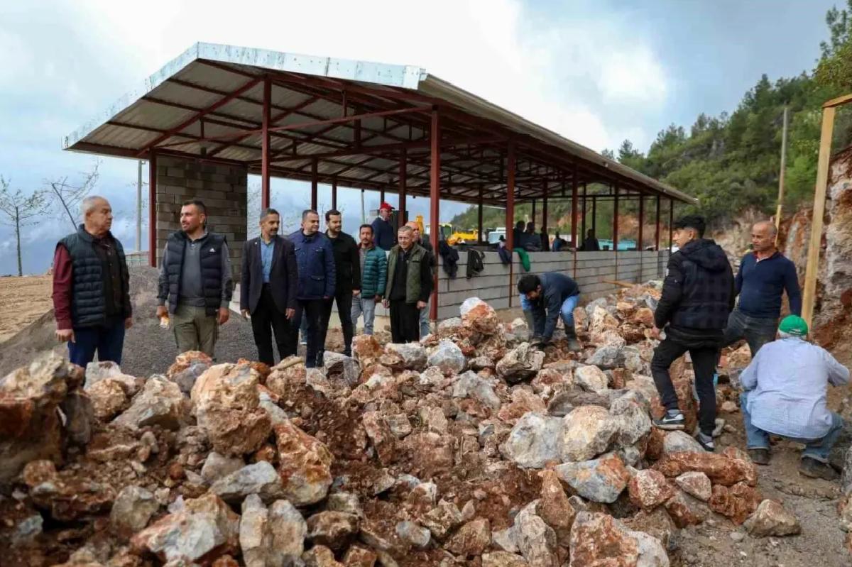 Alanya’da İmece ile Çok Amaçlı Salon Yapılıyor