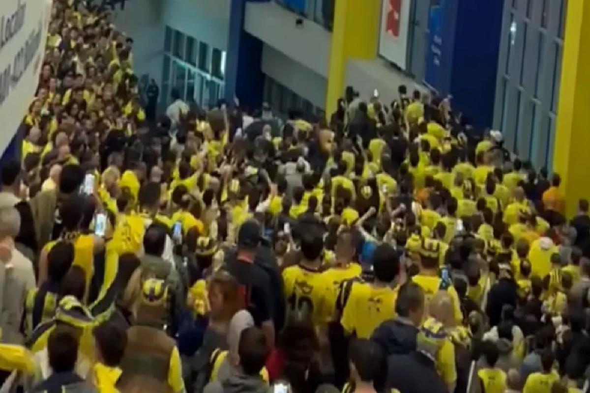 Ali Koç’a soğuk duş! Taraftarlar basket maçında da aynı sloganı attı