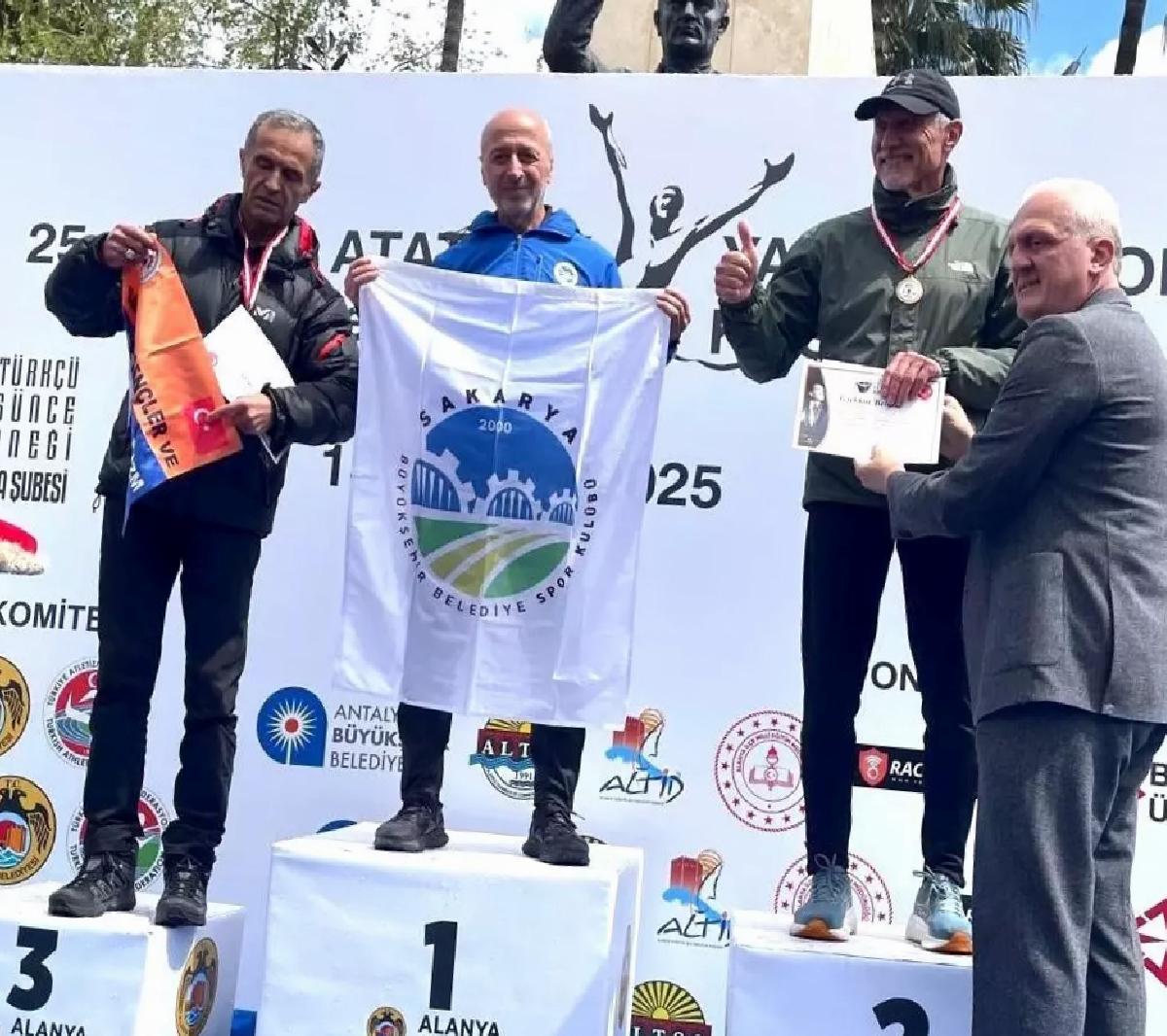 Ali Turan, 25. Alanya Atatürk Yarı Maratonu’nda Şampiyon Oldu