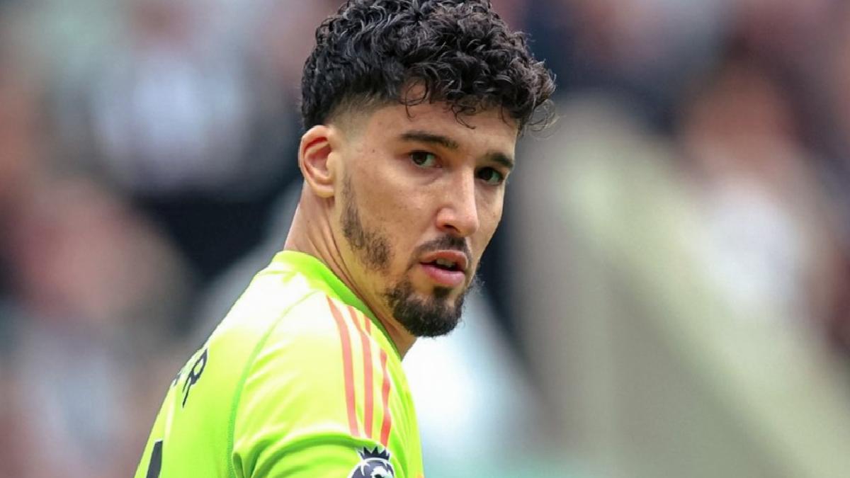 Altay Bayındır, Premier Lig’de ilk maçına çıktı