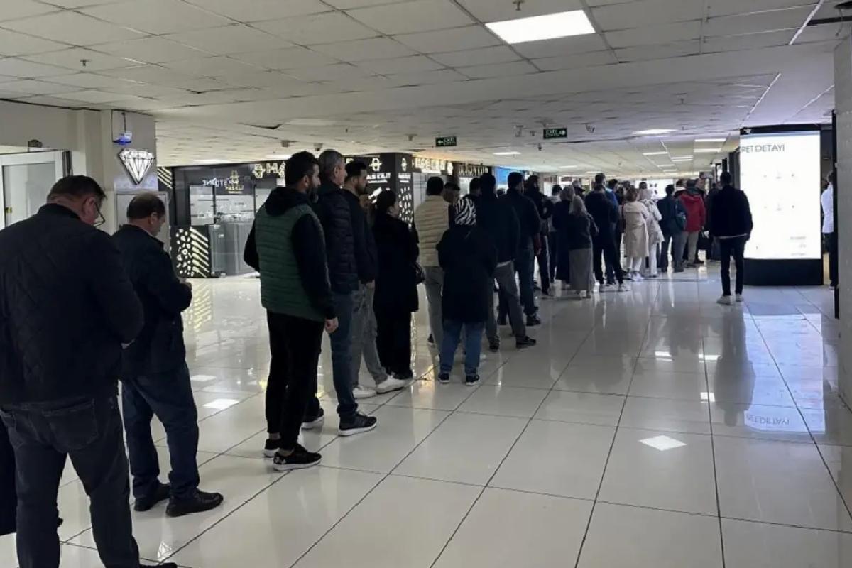 Altın fiyatları düştü, vatandaş soluğu kuyumcularda aldı