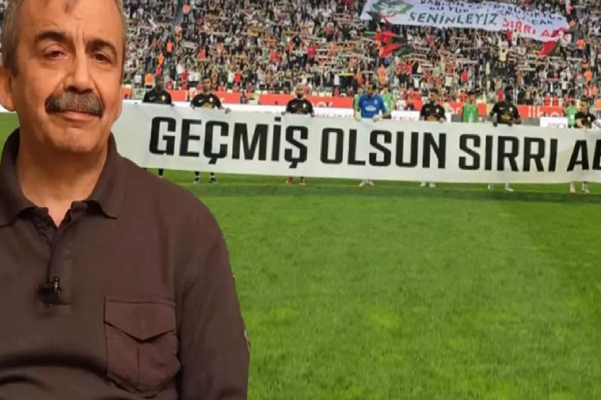 Amedspor, Sırrı Süreyya Önder’i unutmadı! İşte açtıkları pankart