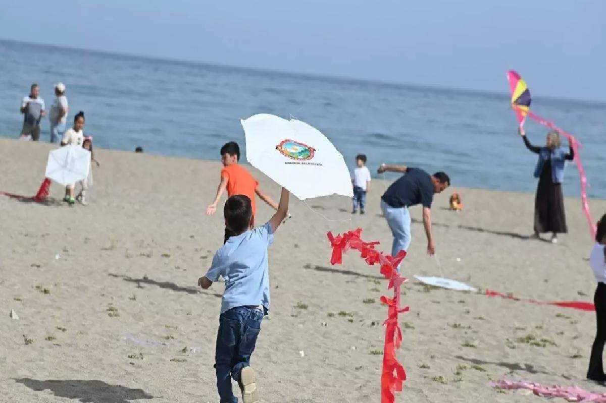 Anamur’da Uçurtma Şenliği Düzenlendi