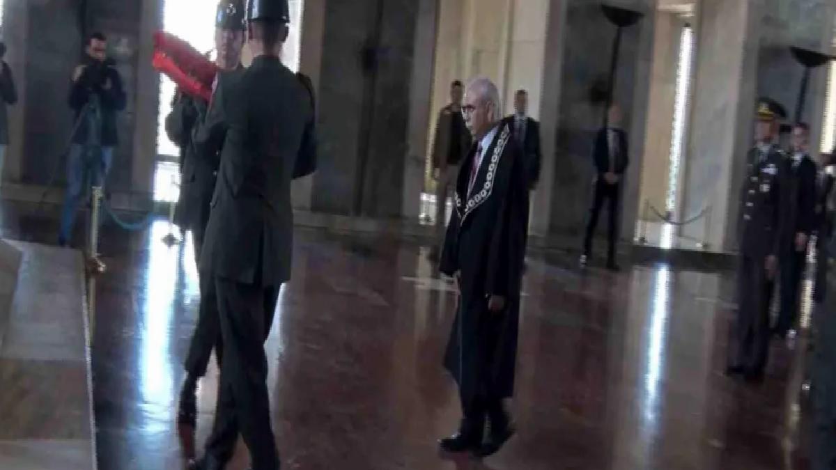 Anayasa Mahkemesi heyeti Anıtkabir’i ziyaret etti