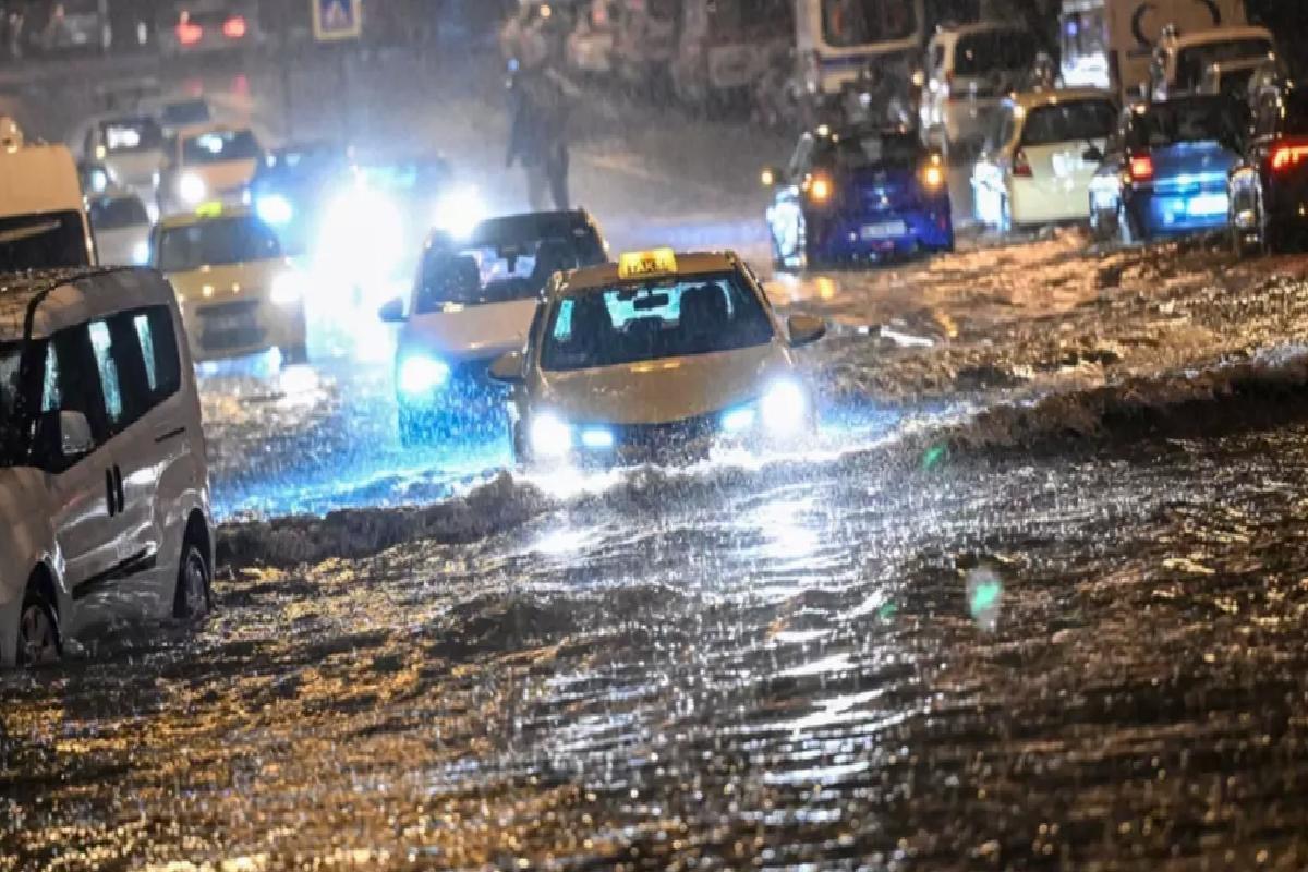 Ankara’da gök gürültülü sağanak ve dolu etkili oldu