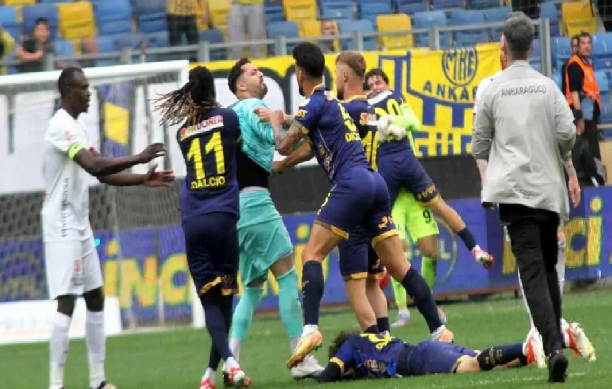 Ankaragücü-Çorum FK Maçında Kavga