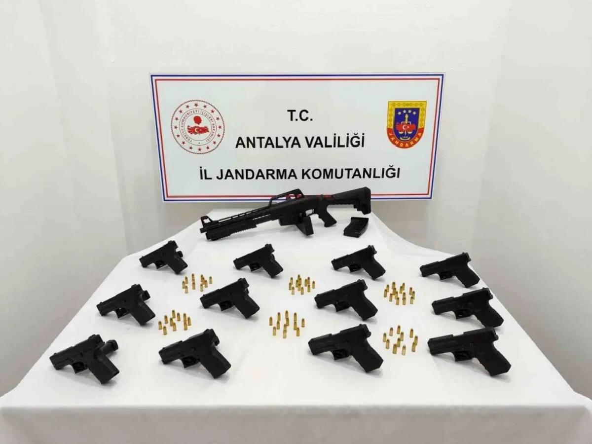 Antalya’da Ruhsatsız Silah Operasyonu
