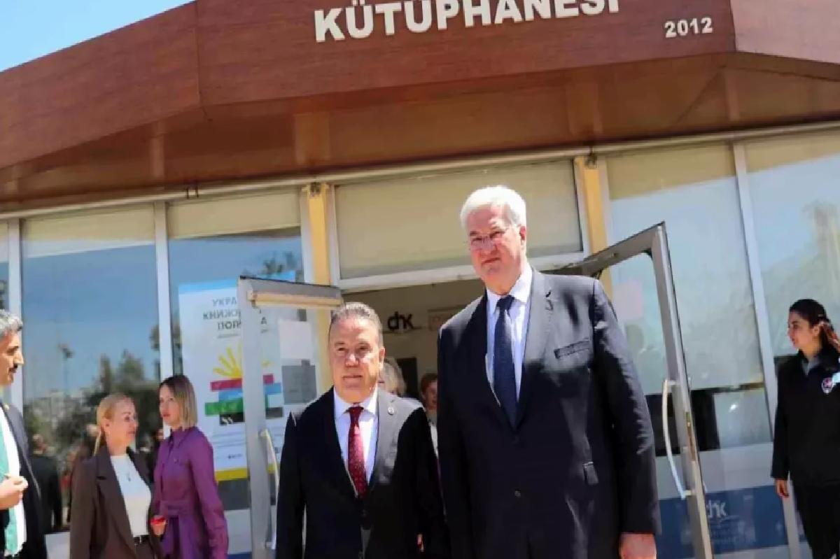 Antalya’da Ukrayna Kitap Köşesi Açıldı
