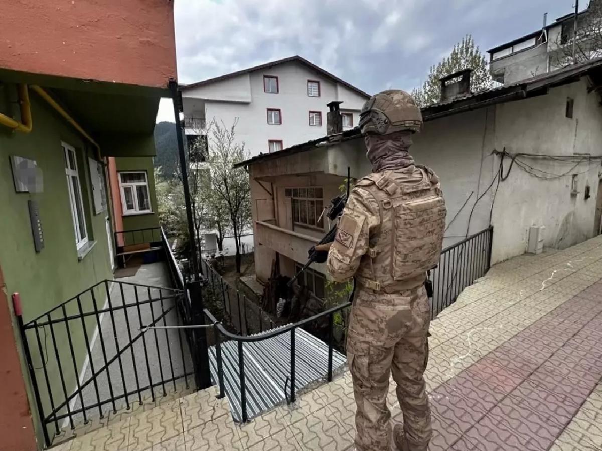 Artvin ve Trabzon’da Silah Kaçakçılığı Operasyonu
