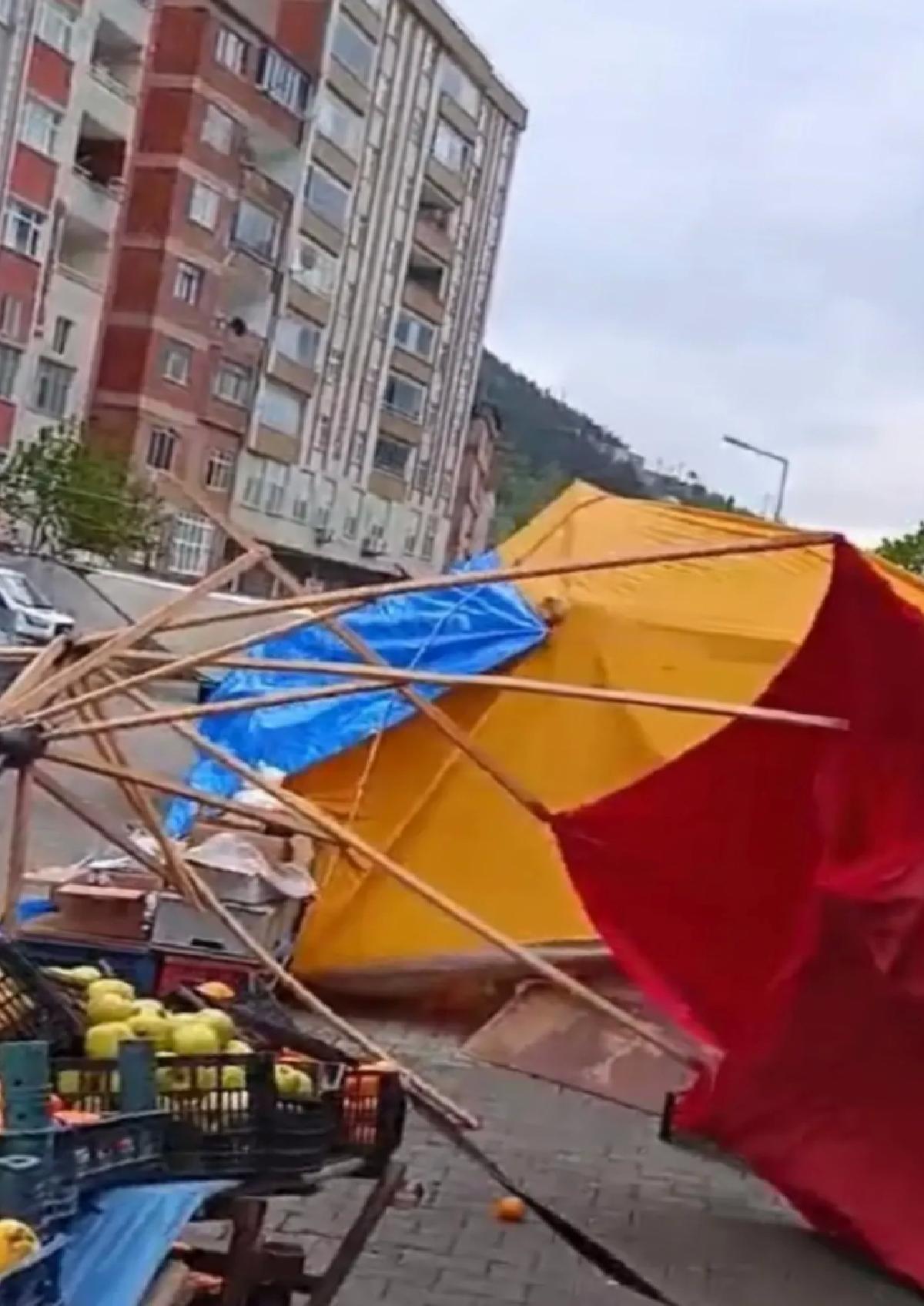 Artvin’de Fırtına Pazarları Vurdu