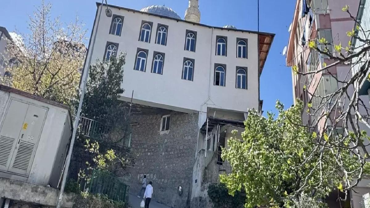 Artvin’deki ‘Ayaklı Cami’ Yol Üzerinde İnşa Edildi