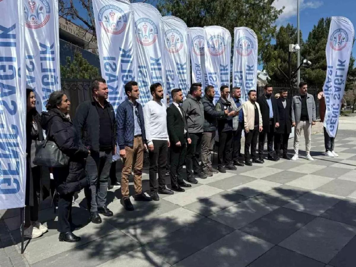 Atama Bekleyen Sağlıkçılardan Protesto