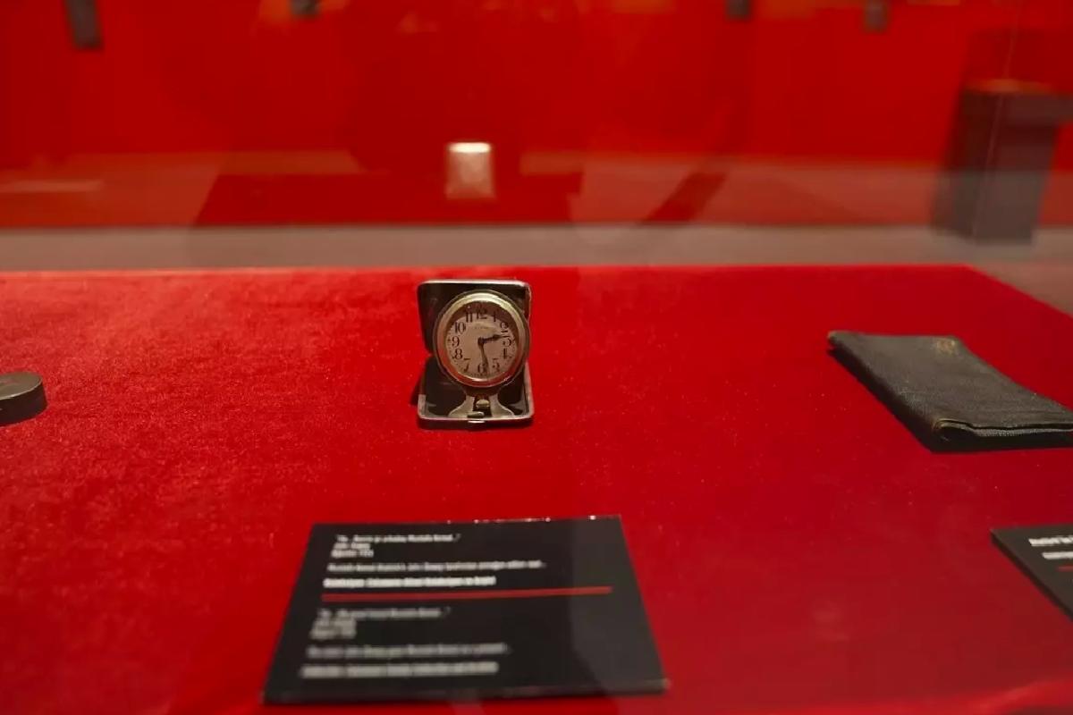 Atatürk’ün Eşyaları ve Fotoğrafları Sergilendi