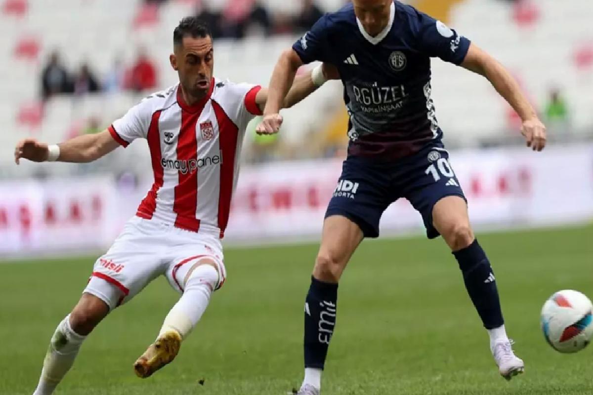 Ateş hattı altüst oldu! Sivasspor, Antalyaspor’u 2-0 yendi