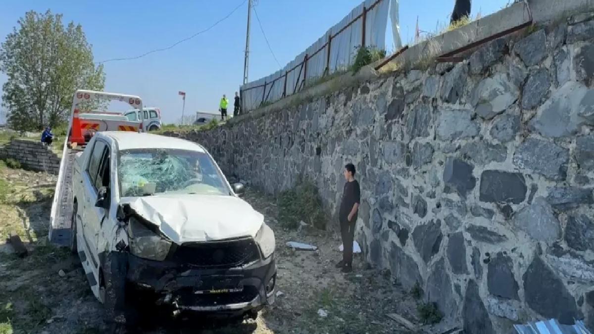 Avcılar’da Kamyonet Kaza Yaptı, Yaralı Yok
