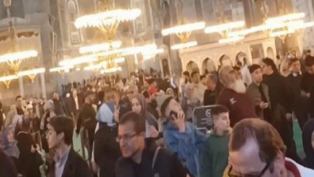 Ayasofya’da deprem paniği kamerada