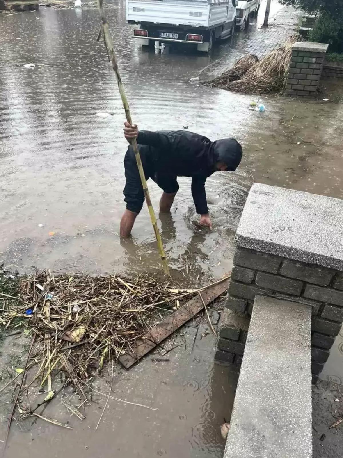 Aydın’da Sağanak Yağış ve Gider Tıkanıklığı