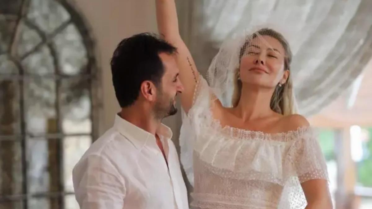 Aylin Coşkun boşanmaktan vazgeçti! Eşinin doğum gününü sosyal medyadan kutladı