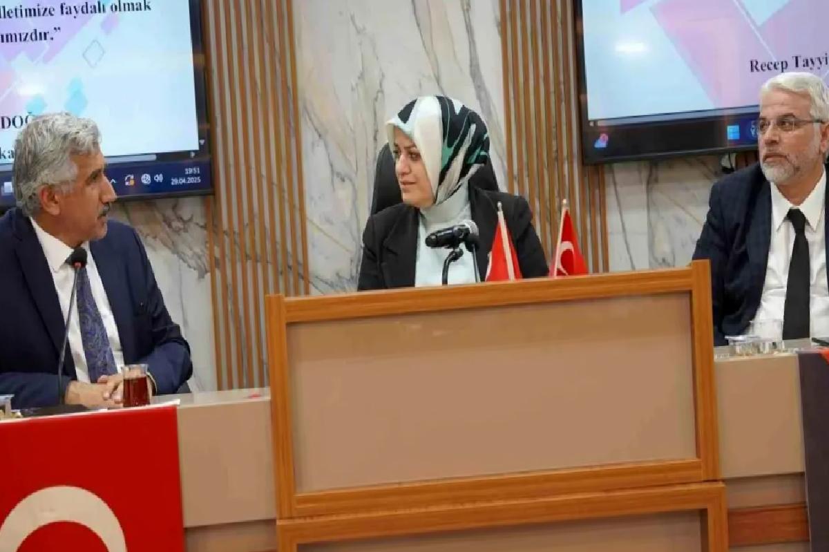 Ayşe Sula Köseoğlu Kahta Belediyesi’nde Değerlendirme Toplantısı Düzenledi