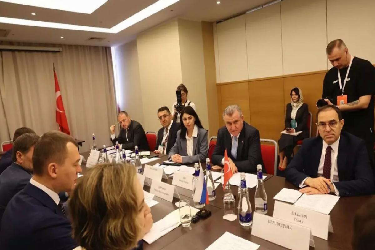 Bakan Bak, Rusya’da Spor İş Birliklerini Görüştü