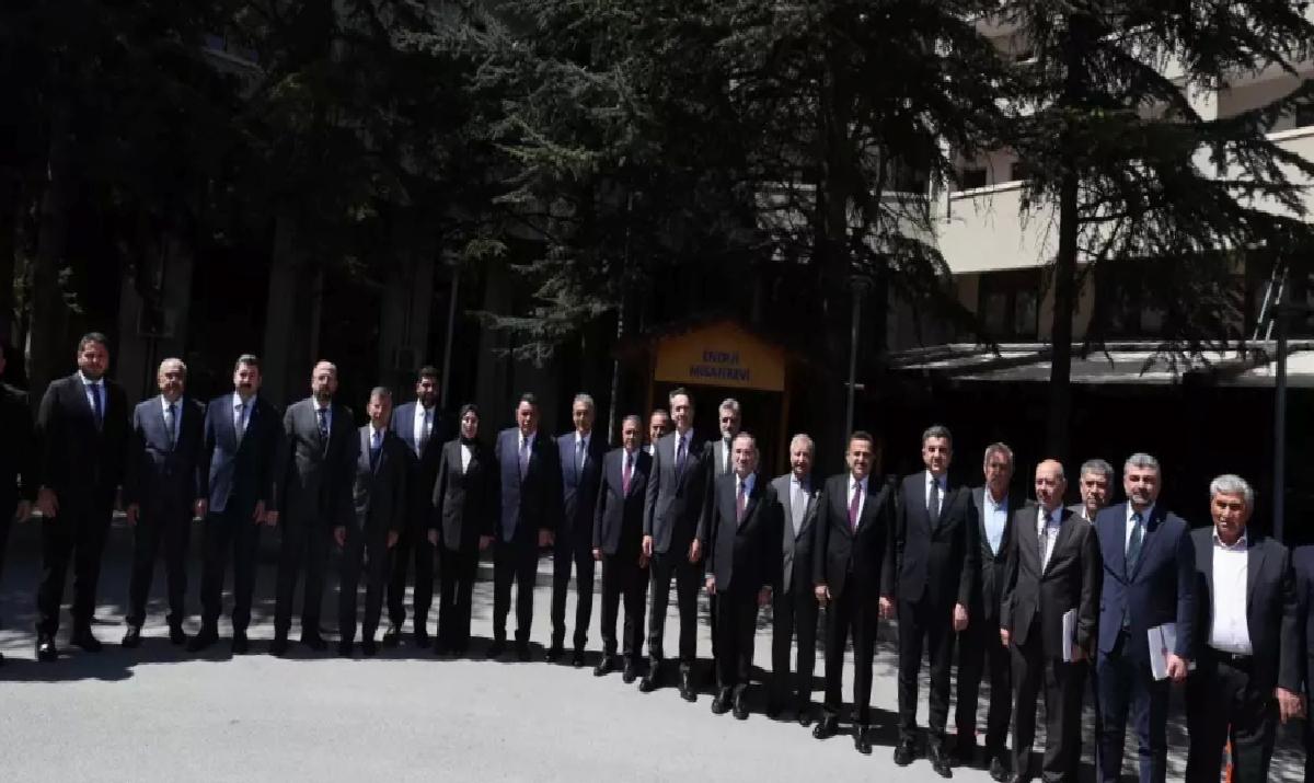 Bakan Bayraktar, Dicle Elektrik Dağıtım Bölgesi’ndeki Sorunları Değerlendirdi