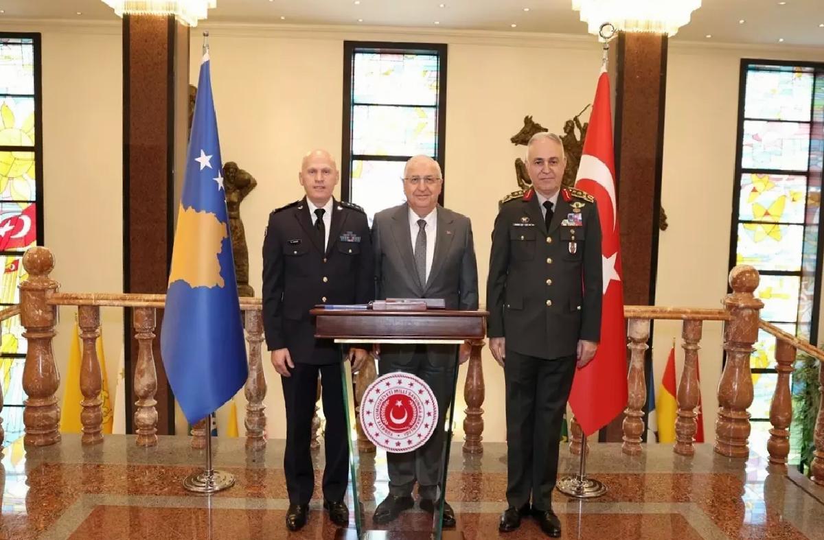Bakan Güler, Kosova Komutanı Jashari’yi Kabul Etti
